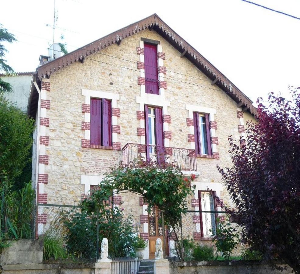 Bed And Breakfast Les Roses Multicolores Du 47 Fumel Exteriér fotografie